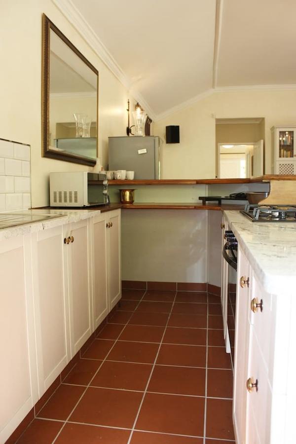 Camelot In Constantia Bed & Breakfast Cape Town Exterior photo