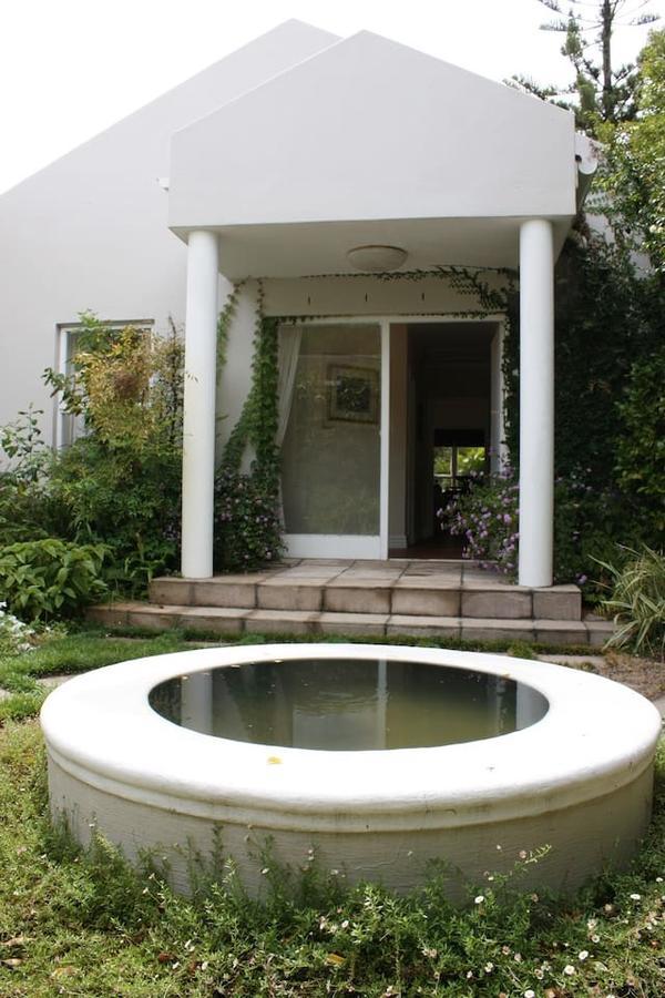 Camelot In Constantia Bed & Breakfast Cape Town Exterior photo